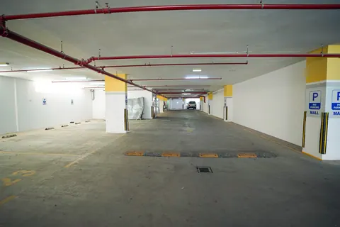 ممر الحركة في طابق المواقف